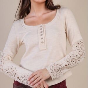 NWT New In cream knit top with embroidered sleeves